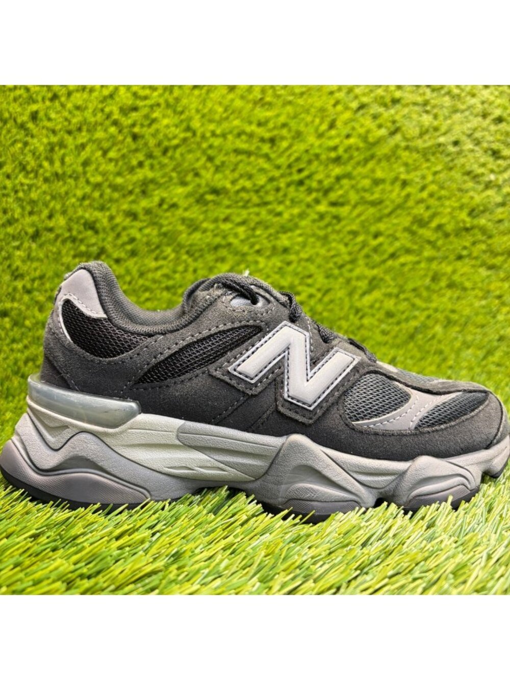 New Balance 9060 PS Boys Size 2Y Black Gray Athletic Running Shoes Sneakers